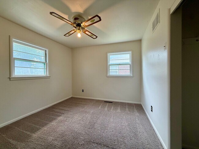 Building Photo - 5 Bedroom 2 Bathroom in Derby, KS