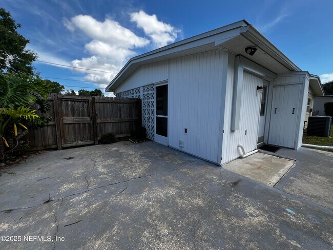 Building Photo - 11505 Inez Dr