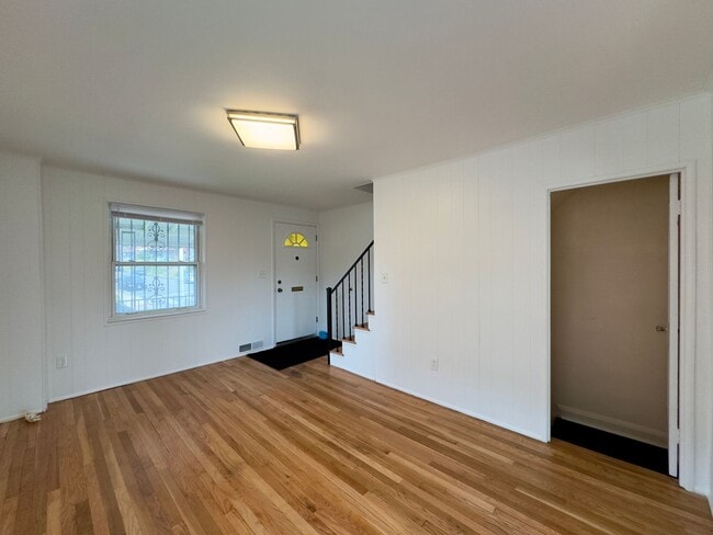 Building Photo - Modern 2-Bedroom Townhome with Spacious Ya...