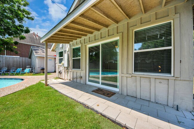 Building Photo - 5139 Beechnut St