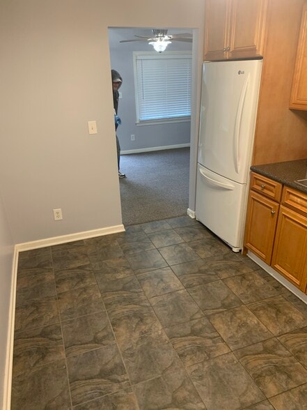 Building Photo - 1556 Thames Dr