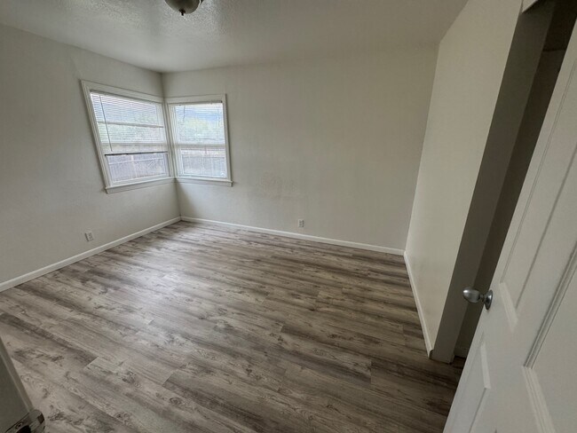 Building Photo - 224 Brand Rd