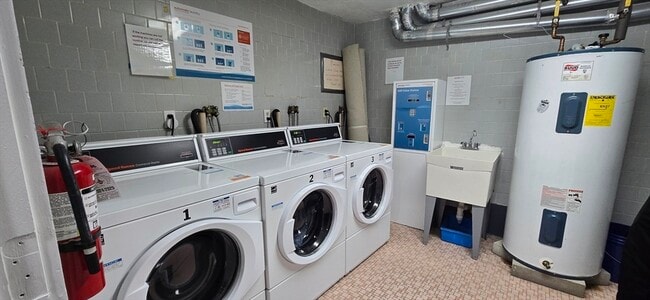 Building Photo - 19 Church St