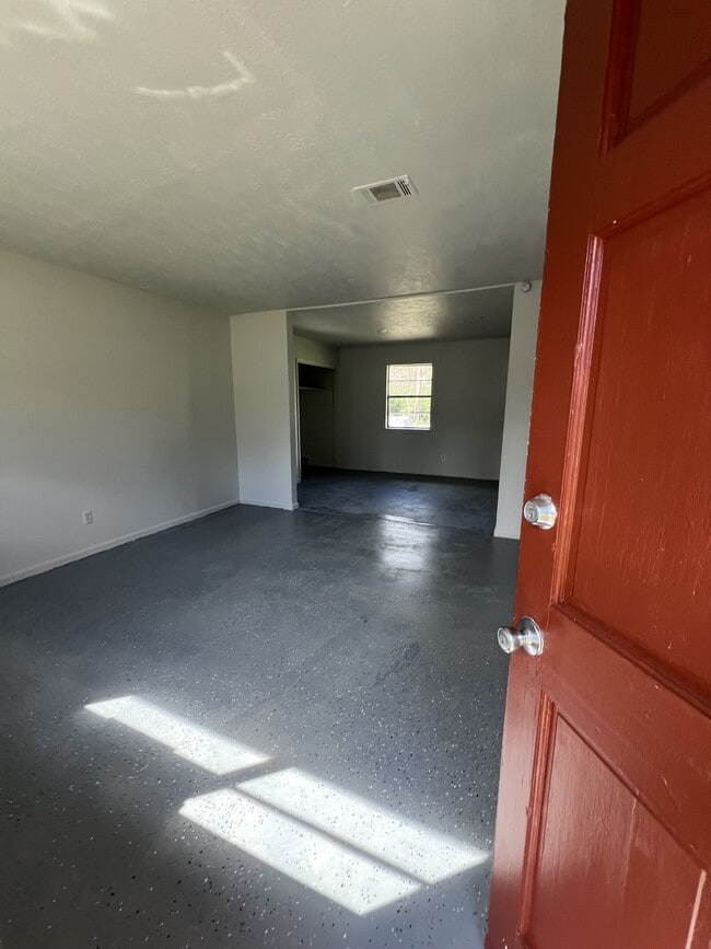 Building Photo - 725 Beale St