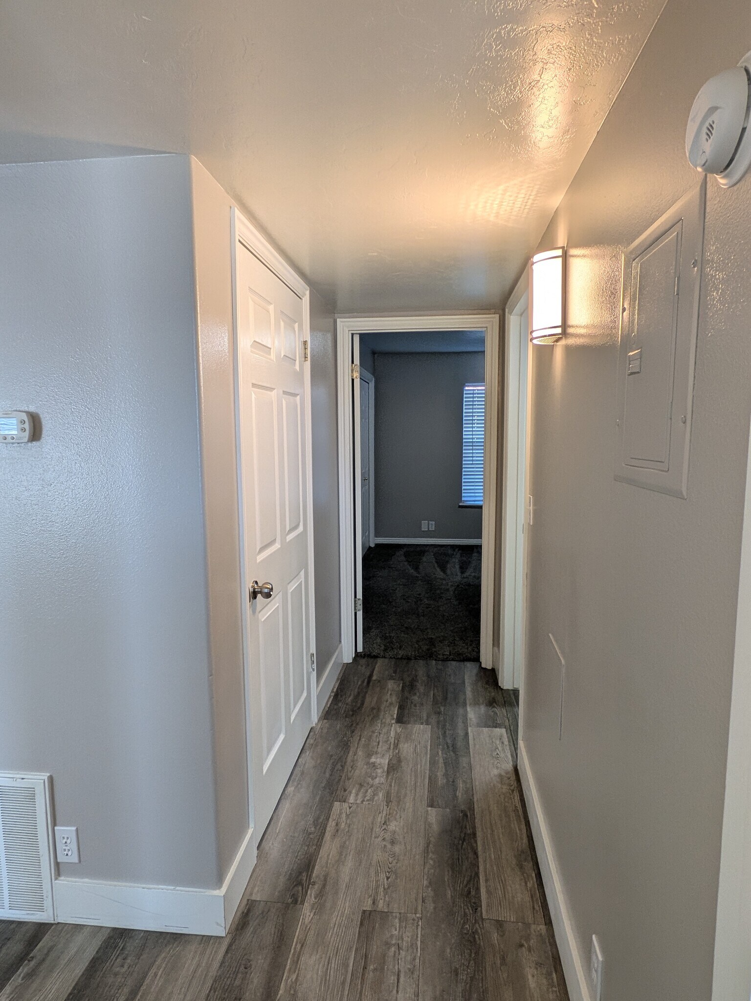 Building Photo - 1050 S Orem Blvd