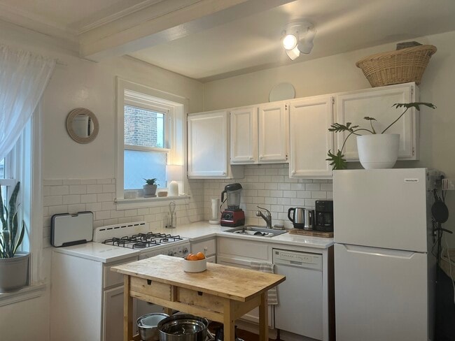 Building Photo - 1453 W Elmdale Ave