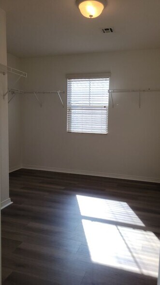 Building Photo - 53214 Savannah Ct