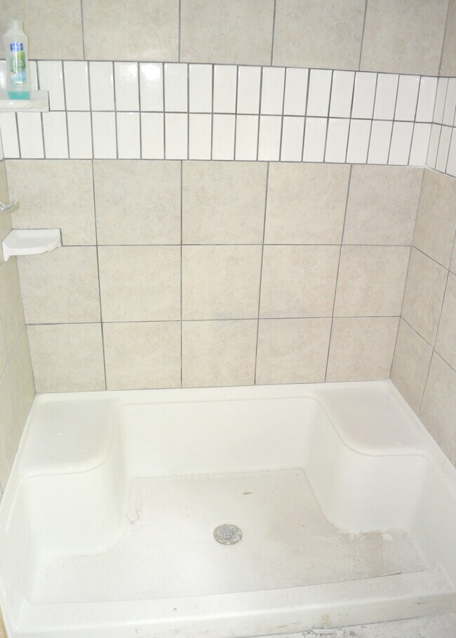 Building Photo - 1374 E Canal St