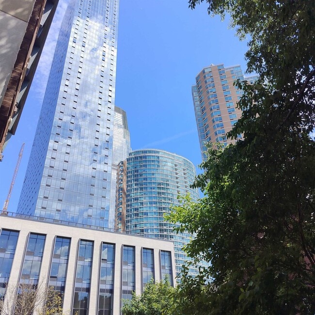 Building Photo - 65 Sussex St