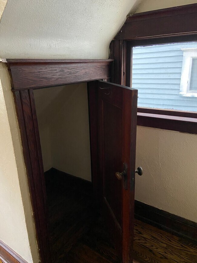 Building Photo - 677 W Delavan Ave