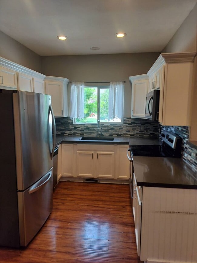 Building Photo - Modern 3 Bed 2.5 Bath Lehi Townhome Near Thanksgiving Point | 2-Car Garage