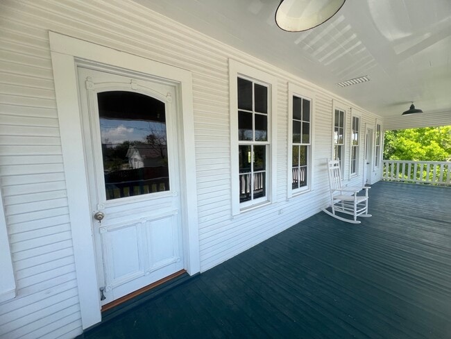 Building Photo - 618 Bayridge Rd