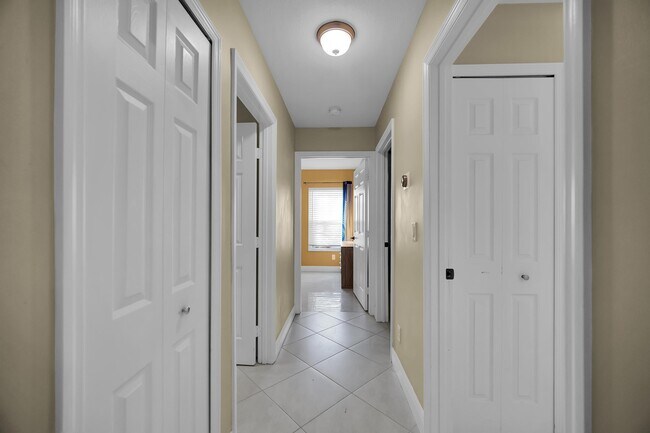 Building Photo - 1037 SW Payne Ave