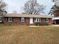 Building Photo - NEW LISTING!!!!!