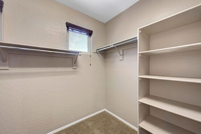 Building Photo - 3 Bedroom in Madeira Canyon!