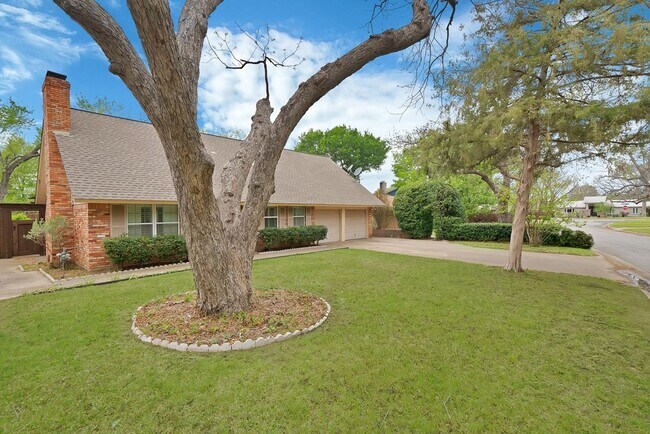 Building Photo - 526 Waggoner Dr