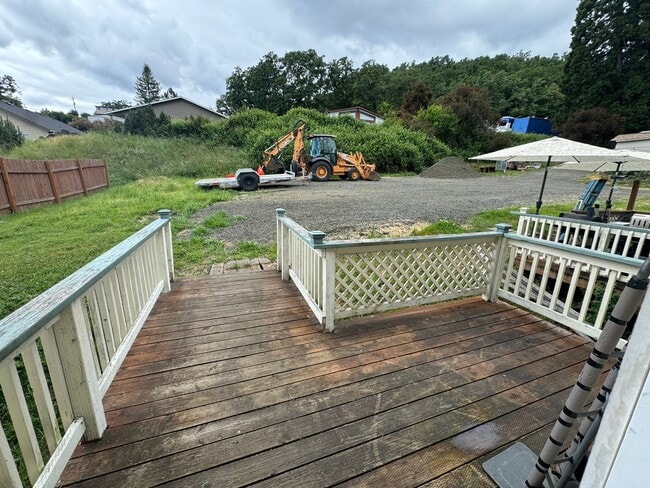 Building Photo - 2 bedroom duplex