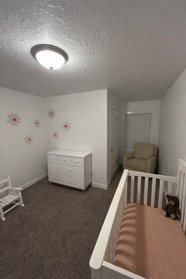 Building Photo - Gorgeous Townhome!!!