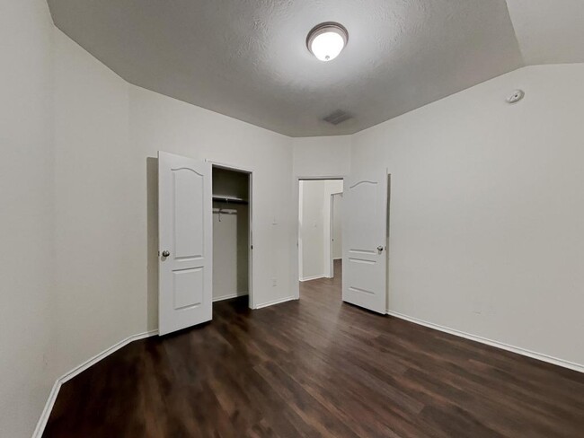 Building Photo - 2550 Riverway Dr