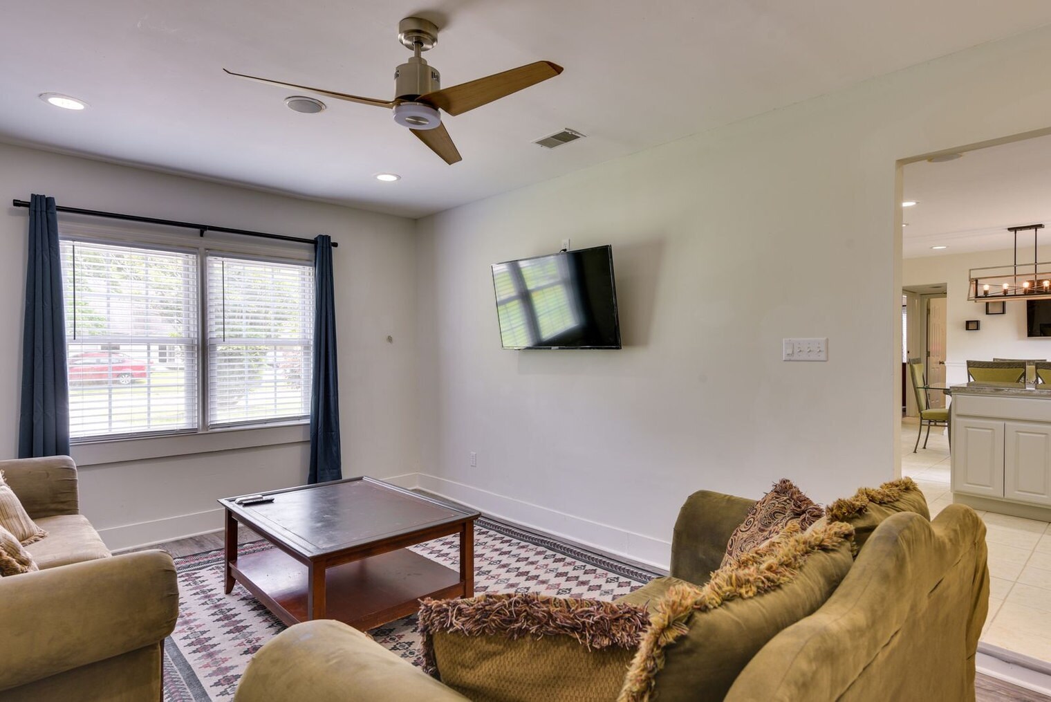 Building Photo - 739 Corral Dr