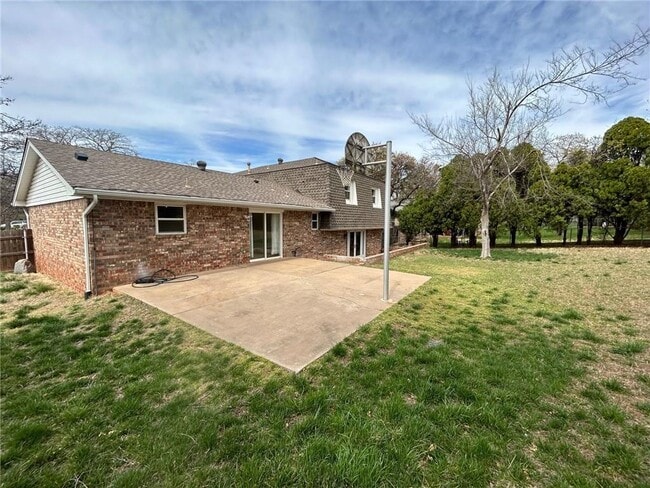 Building Photo - 908 East Dr