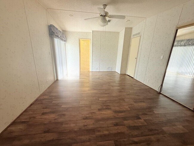 Building Photo - 220 Ellsworth Dr