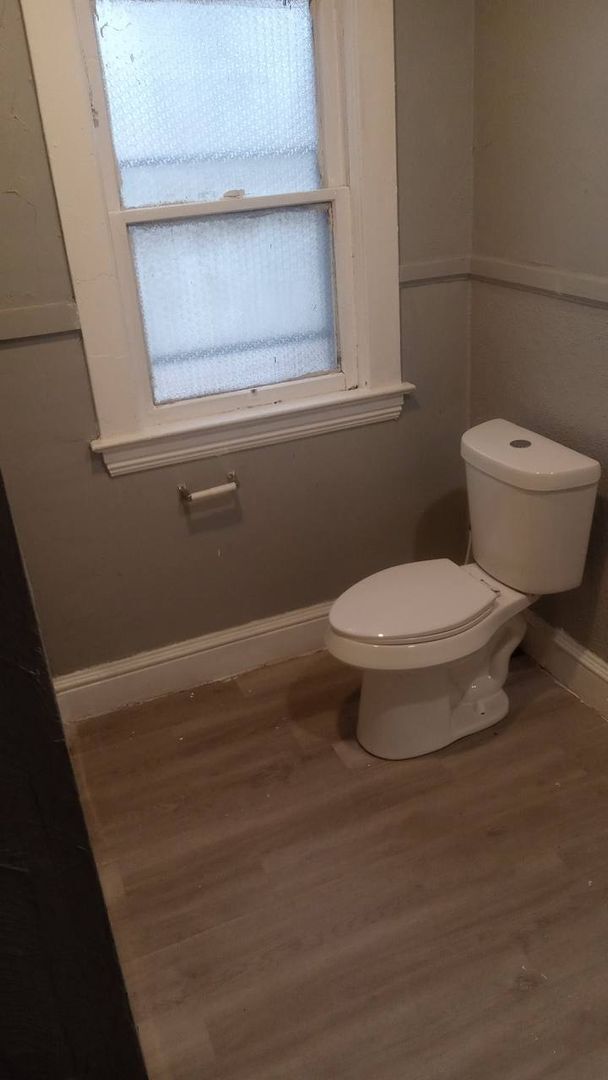 Building Photo - 441 Eddy Rd