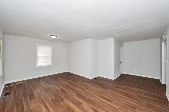 Building Photo - Comfort & Convenience in Northport – 4BR H...