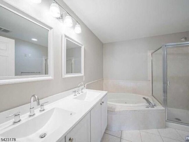 Building Photo - 451 Hartford Dr