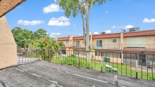 Building Photo - 6 Spinning Wheel Ln