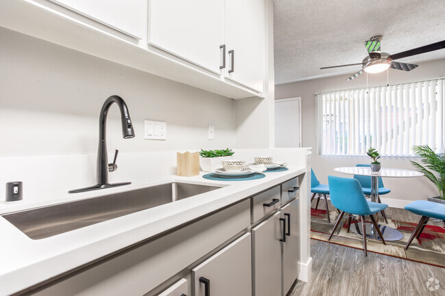 Kitchen - Parc Medallion Apartments