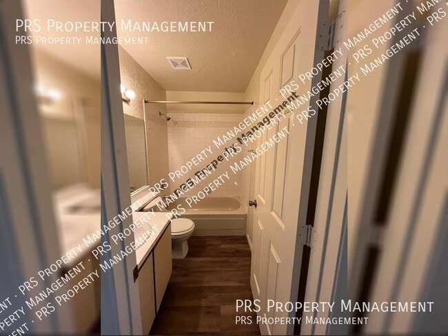 Building Photo - 7701 S Heather Dr