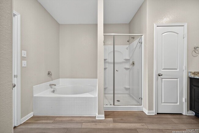 Building Photo - 5-BEDROOM HOME IN LUCKEY RANCH