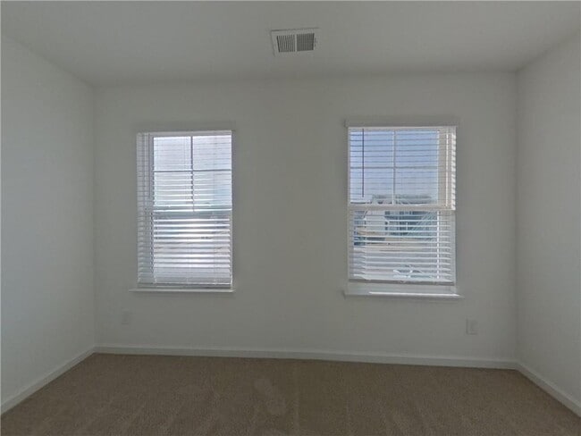 Building Photo - 425 Freeport Wy