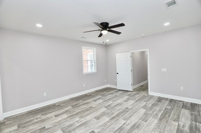 Building Photo - 11 Kendrick St