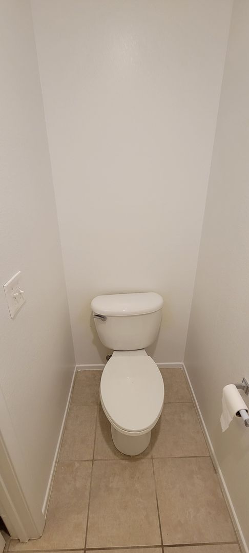 Building Photo - Executive Living Don't Miss Out 4 bdrm