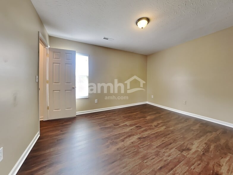 Building Photo - 4230 Mallard Dr