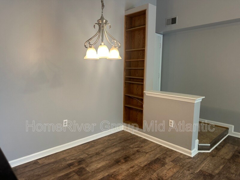 Building Photo - 6921 Victoria Dr