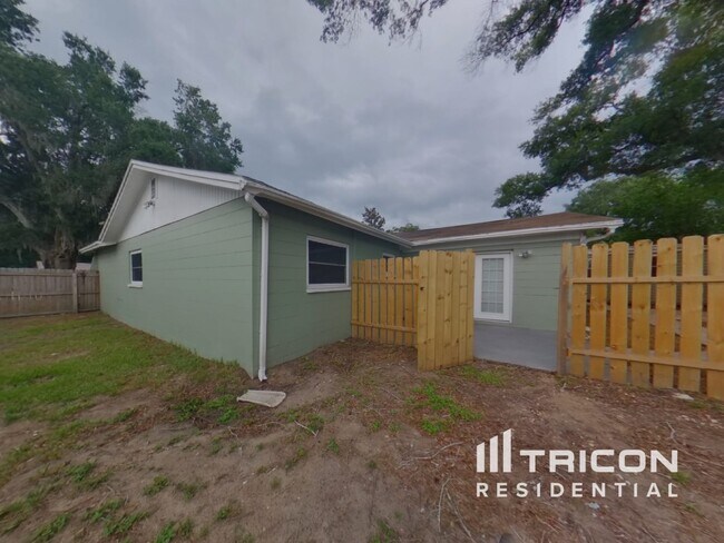 Building Photo - 105 Ravenway Dr