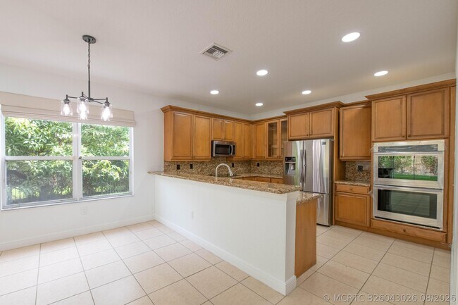 Building Photo - 4668 SW 183rd Ave