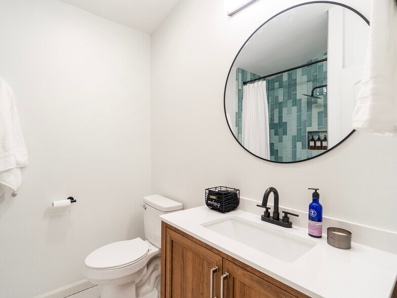 Building Photo - 4315 Hickory Nut Pt