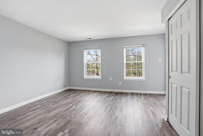 Building Photo - 496 Revere Dr