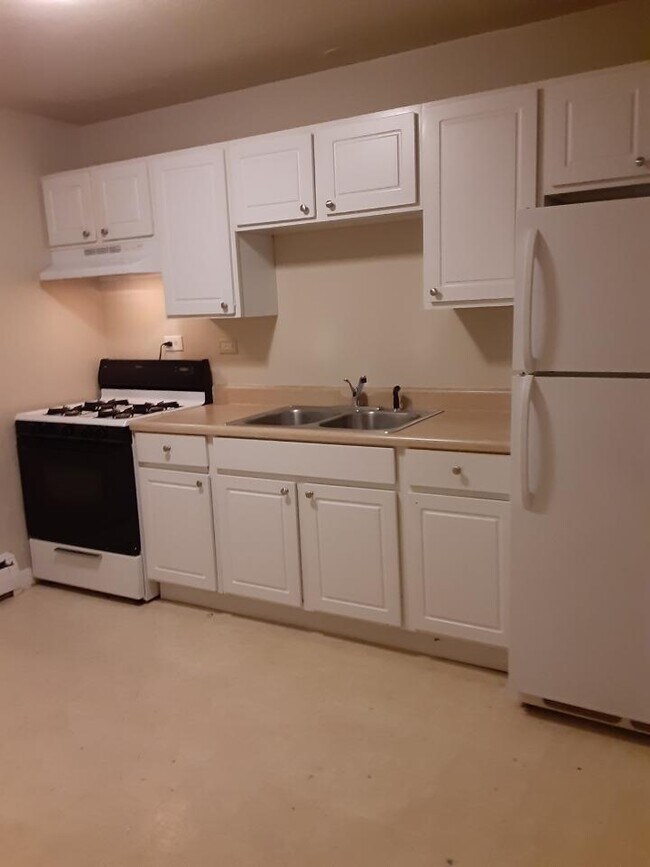 705 Grand Ave 705 Grand Ave Waukegan IL 60085 Apartment Finder