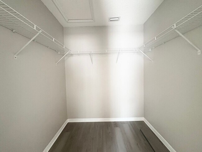 Building Photo - Huge 3BR Winter Springs Townhouse ~ Gated Community ~ Pool ~ Great Schools!