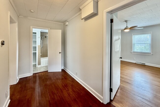 Building Photo - 904 Carolina Ave