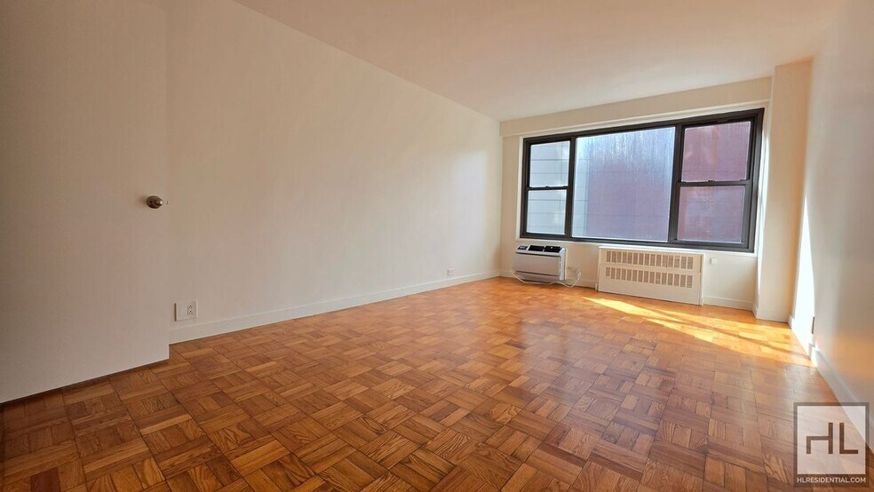 Building Photo - Sunlit 5th-Floor 1-Bed near Union Square | Doorman & Complimentary Gym