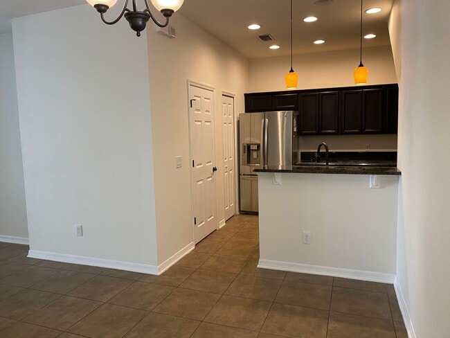 Building Photo - Gorgeous 3 bedrooms, 3.5 baths plus a LOFT...