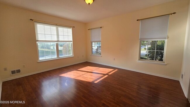 Building Photo - 16 Golden Willows Ave