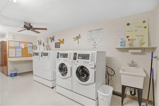 Building Photo - 650 S Clinton St