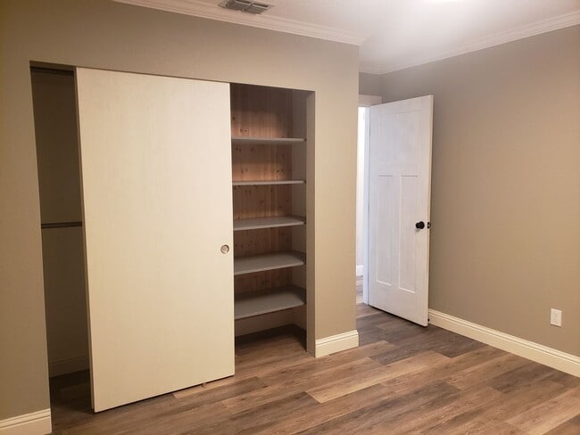 Building Photo - Beautifully Updated Single Level